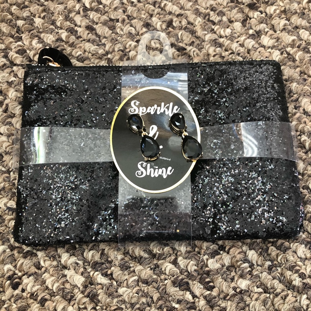 Makeup Bag w Earrings